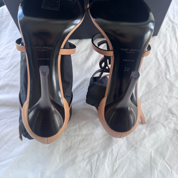 Saint Laurent Cassandra YSL Medallion Stiletto - Picture 8 of 9